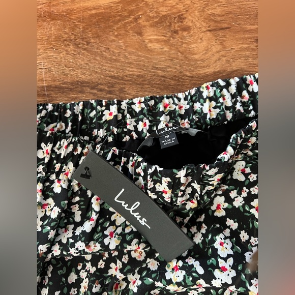 NWT Lulu’s Floral Mini Skirt - Picture 2 of 4